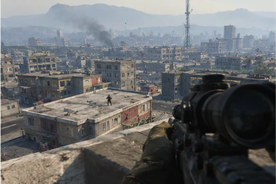 Hwid Spoofer – Warzone close-quarters aimbot peek fight in a sunlit street